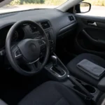 Salpicadero de coche limpio con acabado mate uniforme
